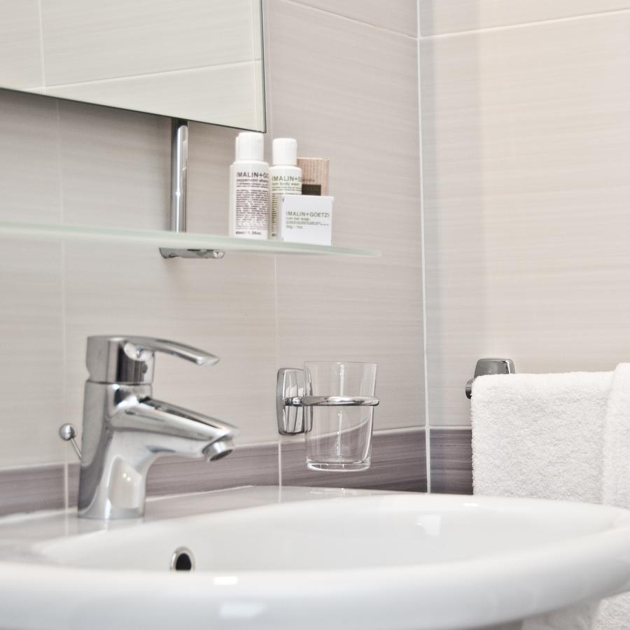 Single Room,664158858:JPEG